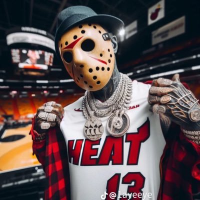 RichOffRobin's profile picture. Follow me for financial freedom. Not Financial Advice.