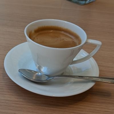 ライフワークで、文学、映画、サブカルチャーに登場する、コーヒー、紅茶、チョコレートを調べています。趣味は、銀座界隈のカフェ廻り、そして、特撮!