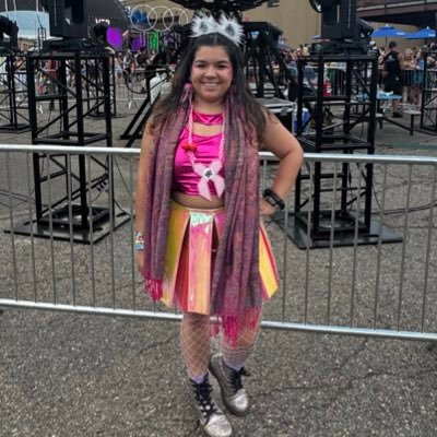 Living my best life..29✌🏽Andy 💖 In love with EDM music & Taylor Swift🔥😍🔜 Lost Lands🦖