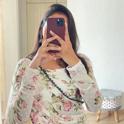 IMSHONALI's profile picture. 