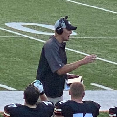 OL Coach at Cedarburg HS. Former Ball State Offensive Lineman. Current West Bend PD and former Chicago PD. Husband & Girl Dad.