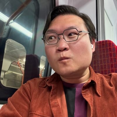 works around plants 🌱.a magician of computery things 🖥. a curator of cocktails 🍸. a wild Chris can be encountered at games events. 🏳️🌈. he/him.
