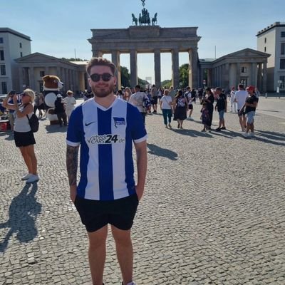 AJ__1878's profile picture. Everton & Hertha BSC #GoDucks #FlyEaglesFly