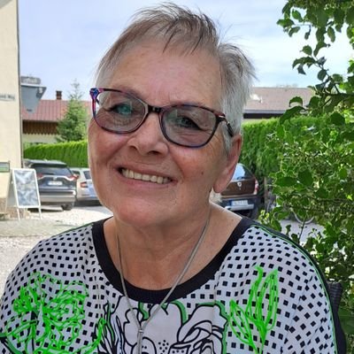 Bergenzwerg's profile picture. Lache gerne, liebe Musik 🎶 und Krimis. Stöckelschuhzeiten sind vorbei 😉 dafür genieße ich meine Rente 😊
NO AFD!!!