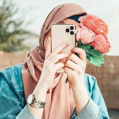 Hira_Khan_10's profile picture. 