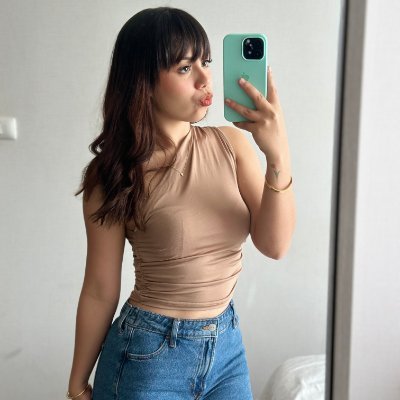 West Coast cutie with rain in her hair and trouble in her smile 🌧️💋
British Columbia raised, but I flirt internationally.👇
Local love, zero cost, it’s FREE
