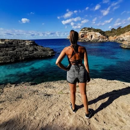 LauraRhie's profile picture. CESF #TeamMedicoSocial || #TeamMHB #TeamHandball || #TeamPeyre @FPeyre_Actu || #AlwaysSmile ☀