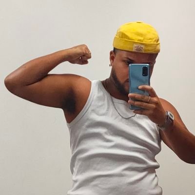 produtor cultural, poeta, sonhador e, por acaso, transmasculino