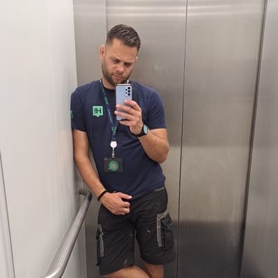 Ordinary lad, play rugby, drink heavily, speaker of truth and full of insightful rubbish! #gay Snap: Nocks08