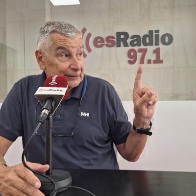 Durante cuatro décadas dedicado a la información, opinión y análisis deportivo.
