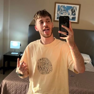 rachmalinconica's profile picture. era holden stan account 🐅@imalexwyse⭐️ @iamholdenmusic☁️