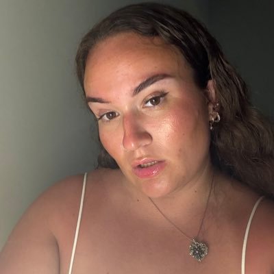 twenty two|durham 23’ /south coast. i write & i teach teenagers. an esoteric joan didion/amy winehouse hybrid of a woman.