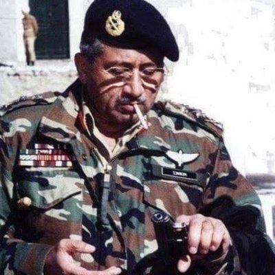 کسی کو سمجھانا مشکل ہو جائے
تو خود کو سمجھا لینا بہتر ہے