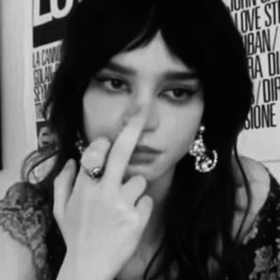 frenchiestoned's profile picture. ✧ some french girl obsessed with concerts… ✦ | stantwt ; filmtwt