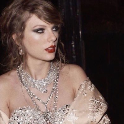 taylor swift kisses women • hetlors & tayvises dni • eras london n5 • free palestine