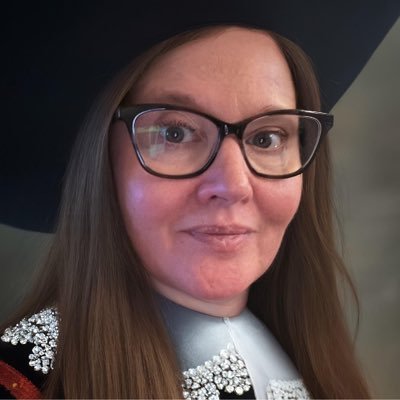 AnbolynPot's profile picture. reader, cat lady, librarian
