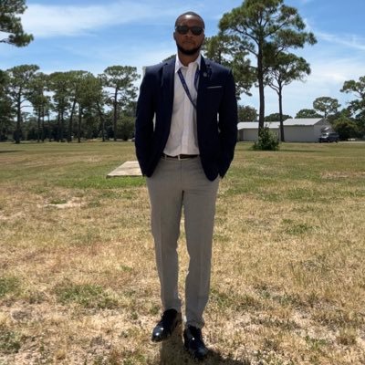 Instagram: urQuel_5dawg #AAMU Former Burger King Chef. Remember: A RT isn’t an endorsement or agreement probably just laughing at you.