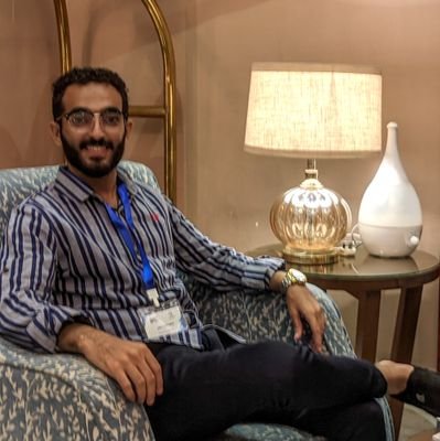 من يلوم الاخرين؛ لا يزال في اول الشوط من رحلته، ومن يلوم نفسه؛ قد بلغ منتصف الشوط، اما من لا يلوم احدا؛ فقد وصل.✨
