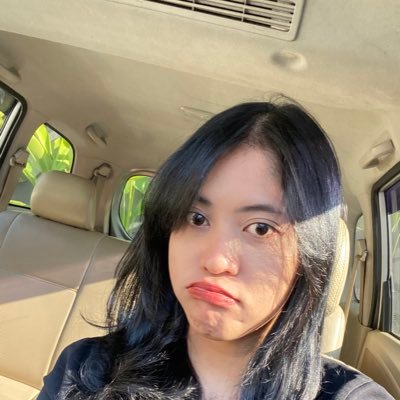 yarolinsa's profile picture. 