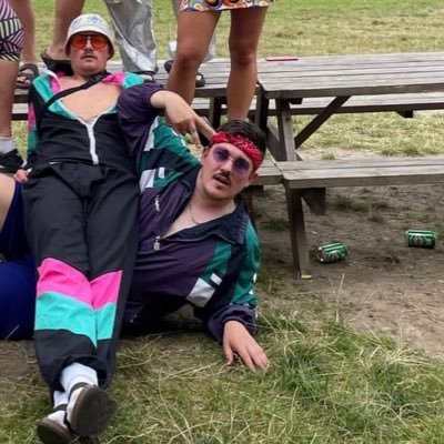 Hjaelpeparken's profile picture. Lærerstuderende, skribent for https://t.co/VXMQmWHUTW og Musical-skuespiller 🔥