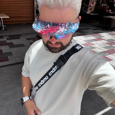 Iban_ConB's profile picture. Domador de moscas. Experto en analizar bebidas alcohólicas los fines de semana. Hermano de @Lorenavels Cantante cuando voy en mi coche. ☺