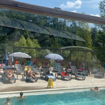 aleshaxlouise's profile picture. 