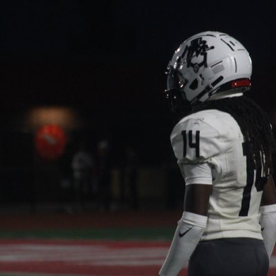 Hammond Morton HS ’26 | 5’11” 165 lbs | GPA 3.1 Nickel / CB • 4.38 40 yd T&F (Jr Yr): 100m 10.57 • 200m 21.77 2× Sectionals Champ | 3rd Place State | All-State