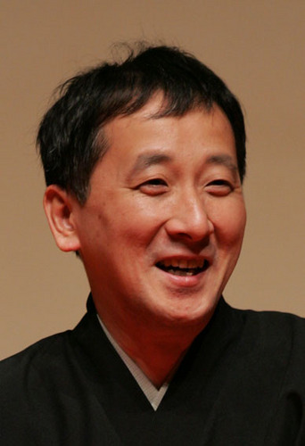 濱乃志隆の「音楽と落語の宅配便（ギター、フルート、歌、落語）」を全国で公演。通算公演回数5,300回突破！ 2016年3月までNHK横浜放送局制作のFMラジオ番組「横浜サウンド★クルーズ」に8年間レギュラーゲストとして出演した。地域ボランティア団体「アンサンブルネット」主宰。日本モルック協会モルック公認指導員