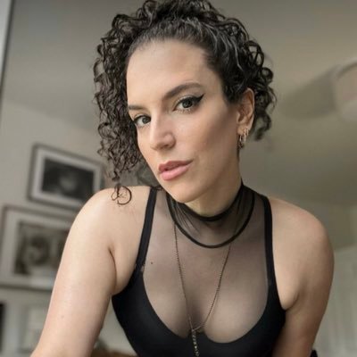 love to have fun 🖤 , just a Mistress looking to a new fix! #slave