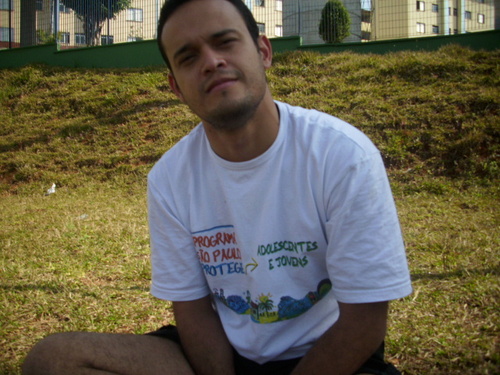 Eletrotécnico,casado,três filhonas