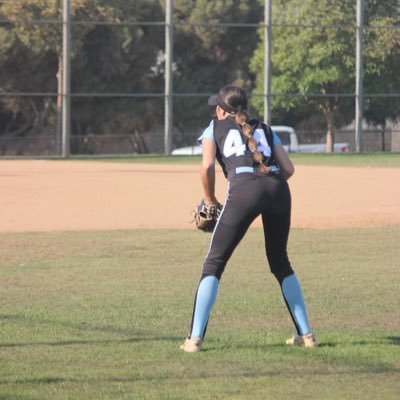 IL Chill Gold Softball 16U #44 // OF // Naperville Central HS 2027 NCAA ID# 2404258073 // email: calilenz44@gmail.com