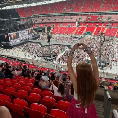 swiftie since 2019 11/5/24💜 19/8/24🩷 3/3/25🩶 tn x1
