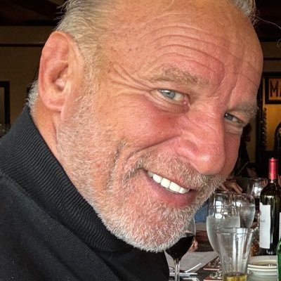 Larry3903930091's profile picture. 