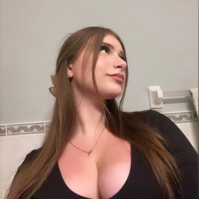 ros88524's profile picture. I’m kind and honest