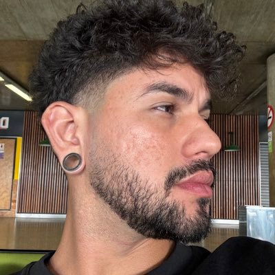 músico, poliglota, estóico e hipócrita 🇧🇷🇪🇦🇨🇵🇺🇸🇮🇹