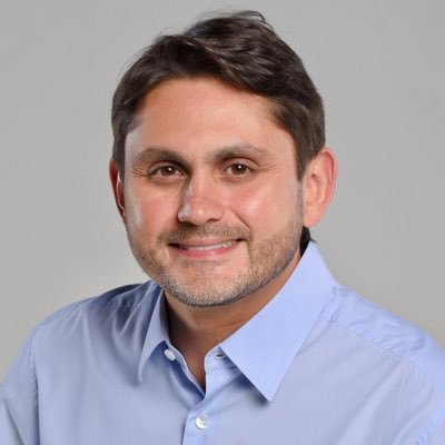 Deputado federal pelo Maranhão / Pai, marido e médico / Maranhense