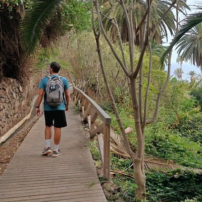 Ingenierio telemático y adicto al deporte.
Vocación de periodista deportivo.
Hablamos del Barça, en las buenas y en las malas.