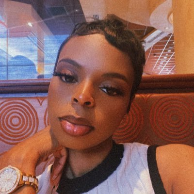 Just a girl trying to figure out this thing called life 🌹