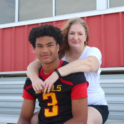 Proud Boy Mom of Lewis, Marine Biologist, & @AndruwEllis23, Student Athlete @NIU_Football!