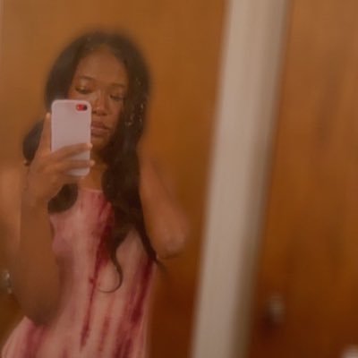 janaeemommiee's profile picture. 