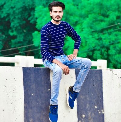 RohitAmbedkarK2's profile picture. किसी के सर से छत छीन कर दान में कमब्ल
 देने वाली कला को ही राजनीति कहते हैं और में ऐसी राजनीति करने बालों से दूर रहता हु