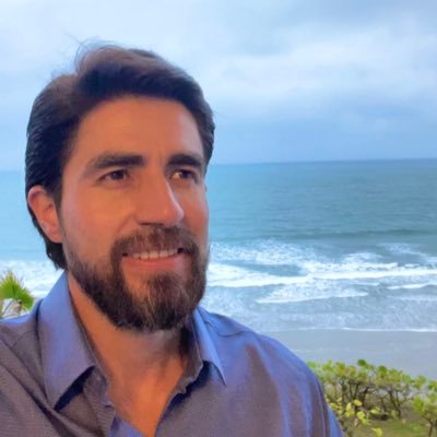 Former Fortune 500 executive who quit corporate to build a software company and raise a family. Start a business, learn to sell it and succeed.