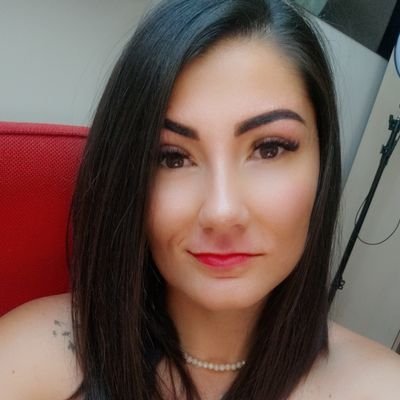 magda_centiu's profile picture. Antreprenor📈Feminist👭Booklover📚Cat owner🐱Legal advisor✒️Aviation passionate ✈️City Councillor🇷🇴