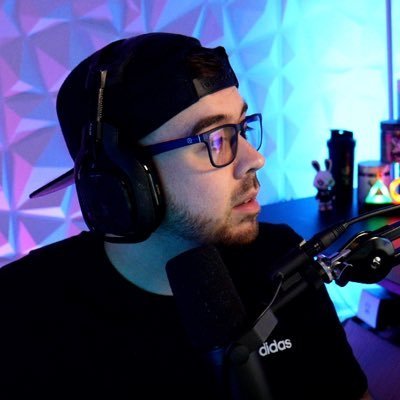 My name is liaam a kick streamer who loves to makes friends