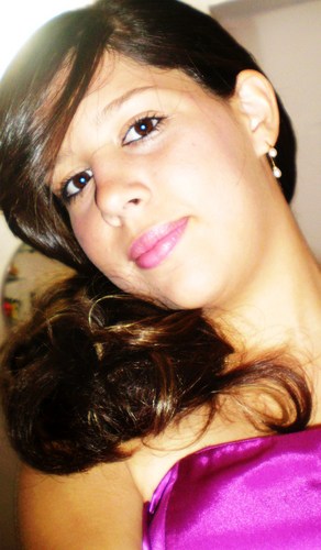 Sou uma menina legal, tenho 12 anos, Amo minha familía,  Dedico um tempo na minha vida para Deus.