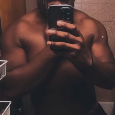 📍|MO| 6’4 280 Yeah we nasty 😉MGR 📈@blackvids_ @itz_chocolate_ 💍 @chudaivids_ @itzchocolate_
