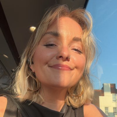 phd student @MCRSociology ✨researching emotion, class and romantic encounters 💞 she/her