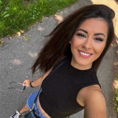 Julie15923's profile picture. Keep learning new knowledge to improve yourself so you can go further