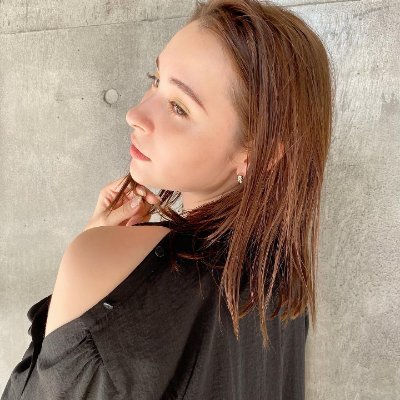 👗Runs a clothing design company, a cryptocurrency enthusiast💹, scammers please don’t send me private messages ❌