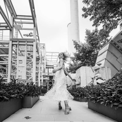 arielmajors's profile picture. Mama. 👩‍👦Hair Artist. ✂️ Yogi. 🕉  Wild & Free.✨ #LicensedToCreate